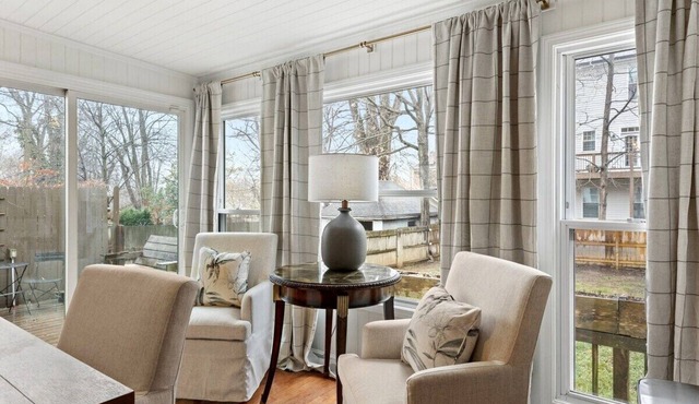 This house is a 5 bedroom(s), 3 bathrooms, located in Lexington, KY.