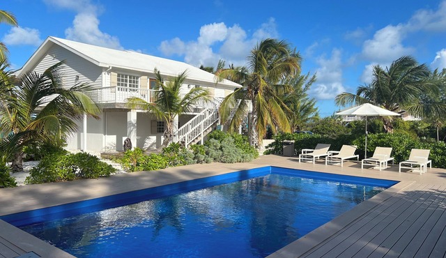 This Is It Main House. PRIVATE POOL! Housekeeping daily. Beachfront.