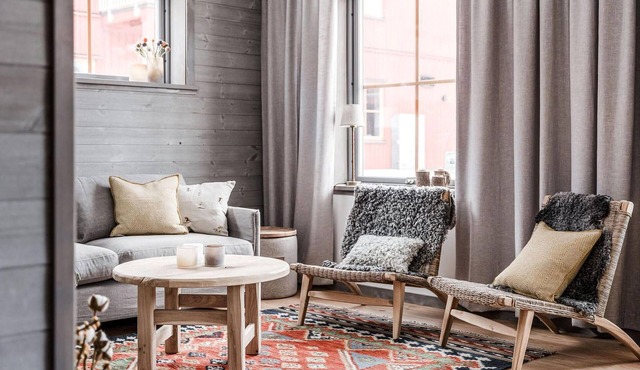 This modern, fully equipped vacation apartment is located in the mountain village of Funäsdalen.
