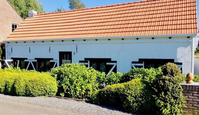 This nostalgic dijk cottage is Number One, a village 3 km behind Breskens. The semi-detached cottage is built against an old seawall and suitable for max. 4 people.