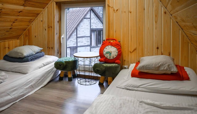 This practical hut welcomes you to Lake Dadaj for a great nature experience.