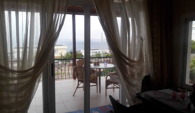 This quiet villa on the Aegean coast is suitable for families.