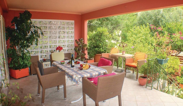 This recently overhauled vacation home is the ideal vacation base in any season.