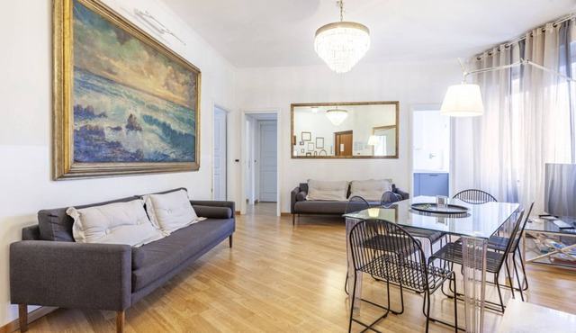 This recently renovated, beautiful, bright apartment has been completely redesigned. It is located on the 4th floor with elevator. There are three bedrooms: the first with a large double bed (180cmx200cm), the second bedroom has two single beds and the th