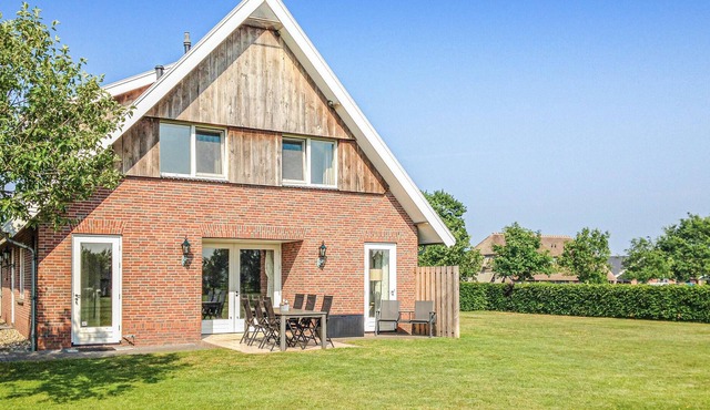 This semi-detached house in Beerze is comfortably furnished. You will feel really comfortable here w