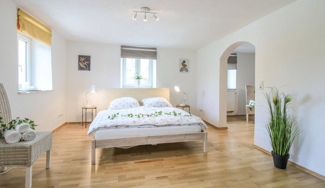 This spacious and bright vacation apartment welcomes you near the Starnberg Lake.