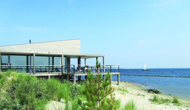 This spacious beach villa near the Grevelingenmeer has everything for an unforgettable holiday.