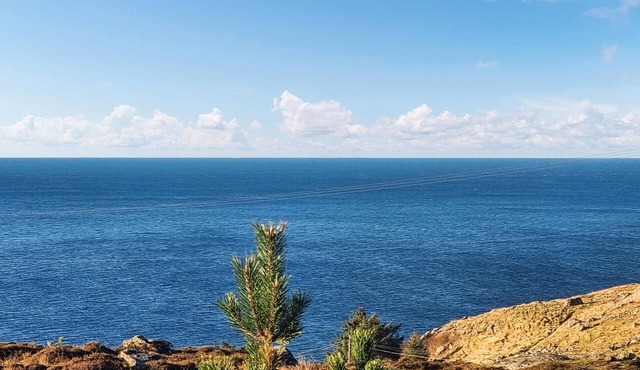 This spacious vacation home with a wonderful view of the sea welcomes you to the Lista peninsula.