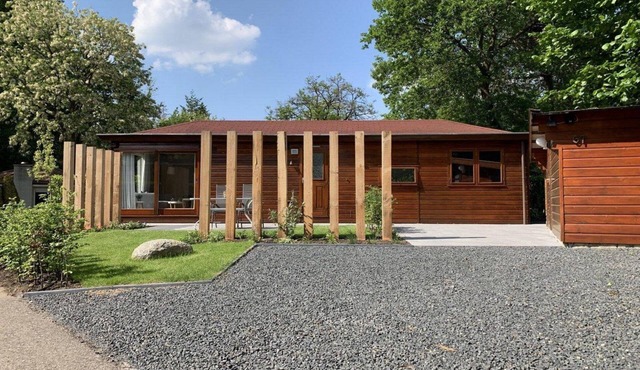 This Tiny Lodge (48 m²) is suited for 2 to 3 people (2 adults and 1 child), equipped with a garden and terrace.