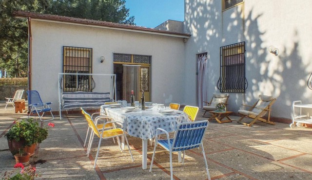 This vacation home is located in the municipality of Salemi, just 750 meters from the highway exit o