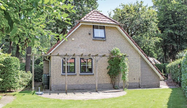 This vacation home near the High Veluwe National Park is beautifully situated.