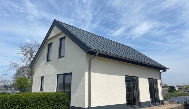 This villa is ideal for large families and groups of friends who want to relax together in comfort and style. With its spacious layout and modern architecture, you will feel right at home amid the green polder landscape of North Holland.