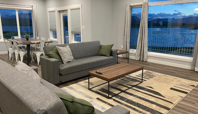 Thistle Ridge (Upper) New Waterton Lakes Area Waterfront Home