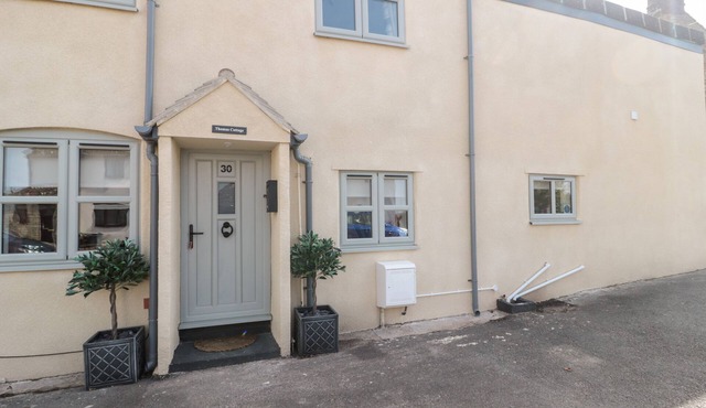 THOMAS COTTAGE, pet friendly in Wotton-Under-Edge