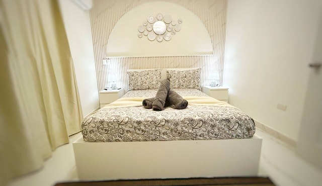 "Thomas Penthouse" Luxurious panoramic penthouse with Jacuzzi.