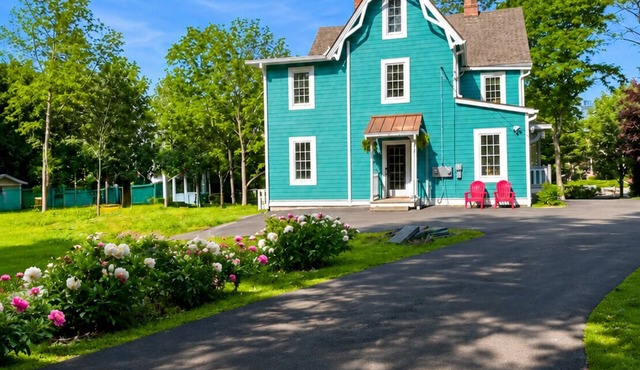 Thoughtfully restored Victorian-Walk to Main st and Train