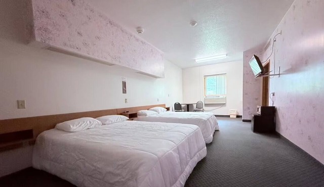 Three Affordable Castle-Themed Rooms w/Bathtub for Relaxation Near Landmarks
