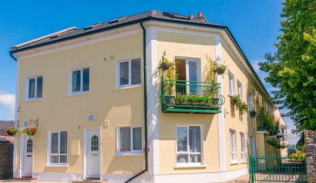 Three bedroom self catering houses located overlooking the waterfront