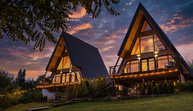 Three-Bedroom A Frame Chalet in Dealu Mare
