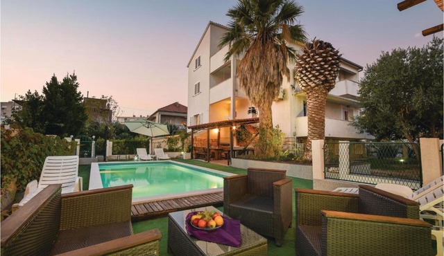 Three-Bedroom Apartment In Split