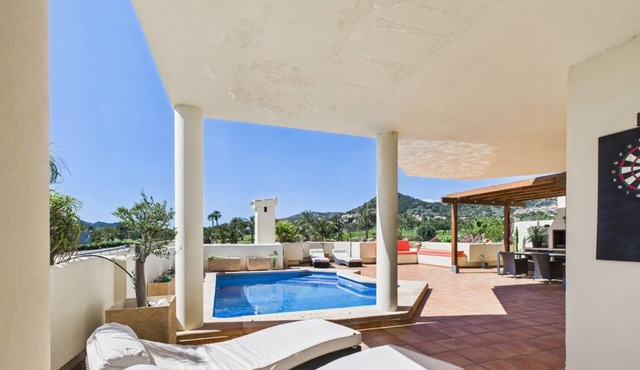 Three-Bedroom El Coto Penthouse with Private Pool