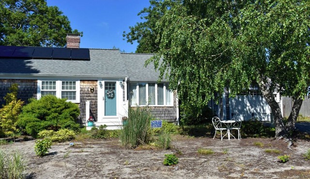 Three bedroom home with central air-Short drive to West Dennis Beaches