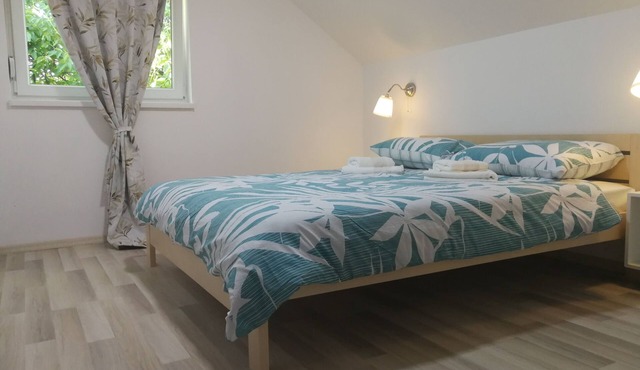 Three bedroom apartment with balcony Smoljanac, Plitvice (A-12345-b)