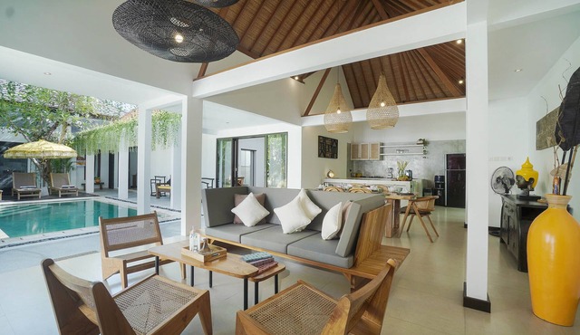 Three bedrooms private Pool at Seminyak walking distance to Beaches