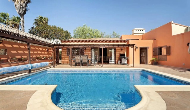 Three bedrooms, three bathrooms, and a large swimming pool and air conditioning.