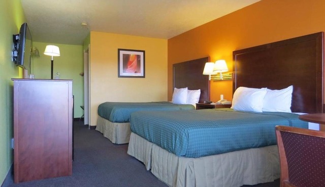 Three Budget-friendly Rooms w/Pool Access | Complimentary Breakfast