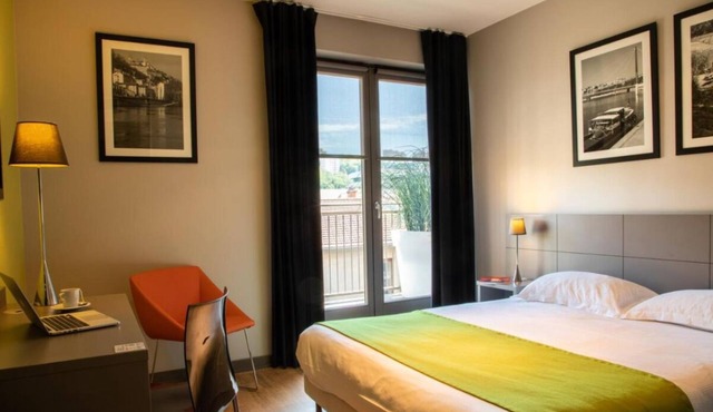 Three Comfortable and Pet-friendly Rooms, Onsite Parking, Centrally Located!