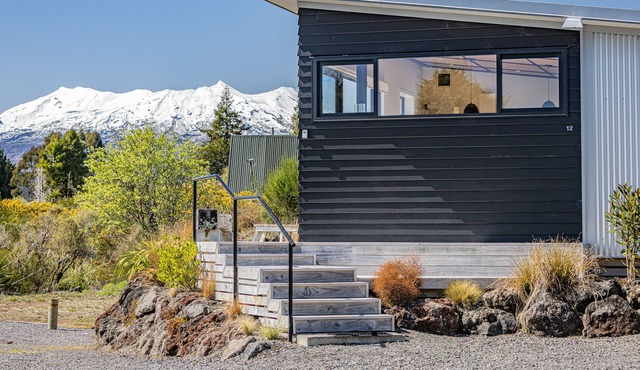 THREE MOUNTAIN VIEWS - NATIONAL PARK HOLIDAY HOME in National Park