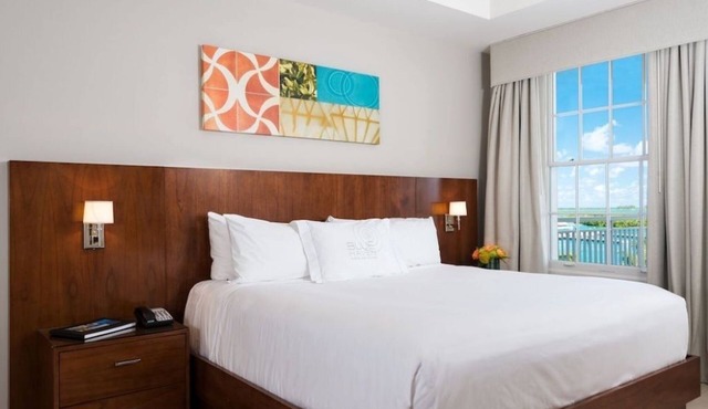 Three Oceanfront Accommodations! Infinity Pool, Spa & Oceanfront Dining