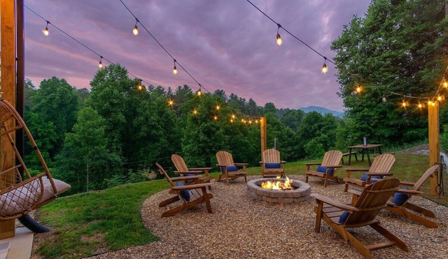 Three Peaks Retreat - HotTub - Fire Pit - GameRoom - Mt. Views