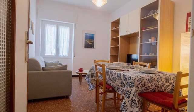 Three-room air conditioning sleeps 6 100 meters from the sea 3rd floor lift