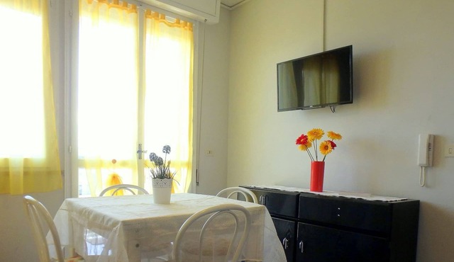 three-room apartment in a beachfront condo with a view of the pedestrian walkway
