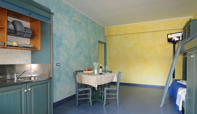 Three-room apartment a stone's throw from the sea