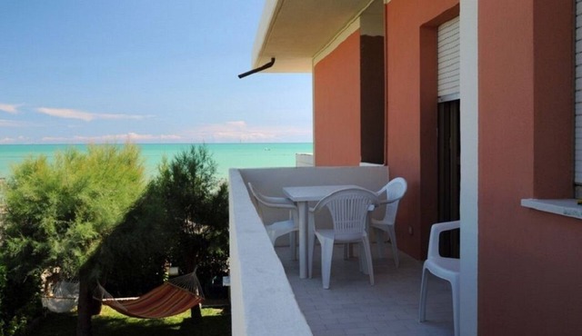 Three-room apartment in a quiet area and on the sea