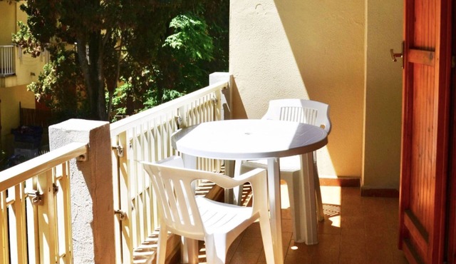Three-room apartment of approximately 43 m2 composed of a living room, kitchenette with fridge, microwave and electric hobs, double sofa bed and balcony equipped with table and chairs.Two double or twin bedrooms, bathroom with shower.Endowed of:- Air con