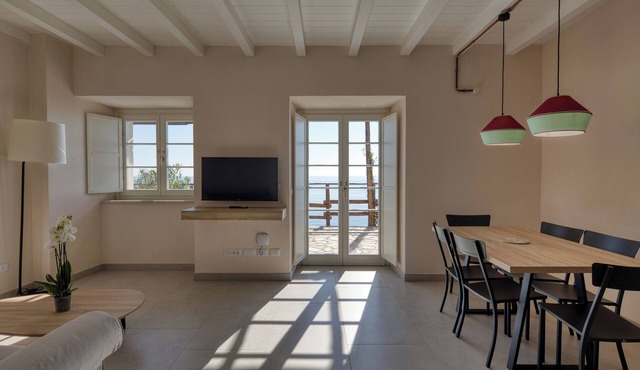 Three-room apartment with single beds sea view