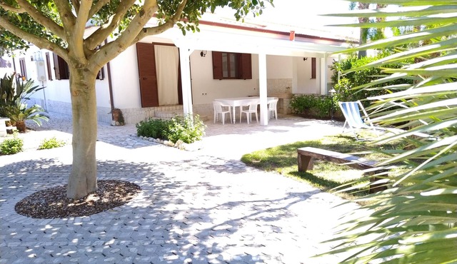 Three-room detached house 5 places 150 m from the sea and the beach, Vieste.