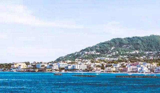 Three-roomed Residence in the center of Ischia Porto