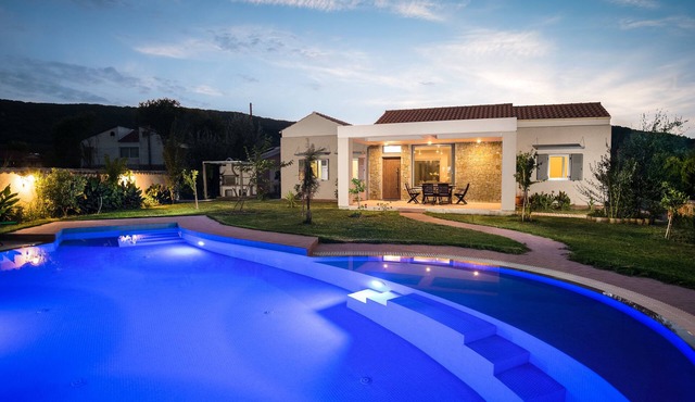 Three Stars Luxury Villas