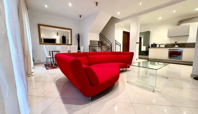 Three-story air-conditioned villa with private garden and parking space