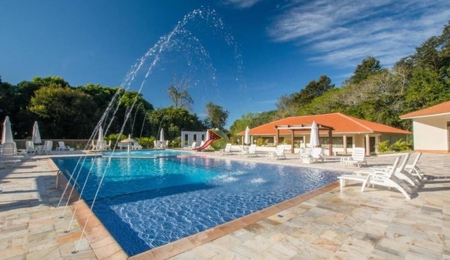 Three Superior Triple Twin Rooms | Free Breakfast, Swim-Up Bar & Borders 5 mi