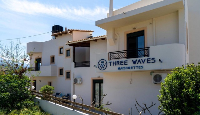 Three Waves Maisonettes Manoussos