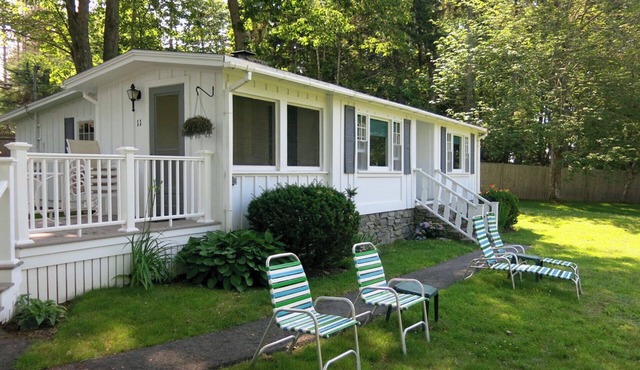 Thrush Cottage - Cozy 2BDR with Water Views -Original Spruce Point Inn Cottage!