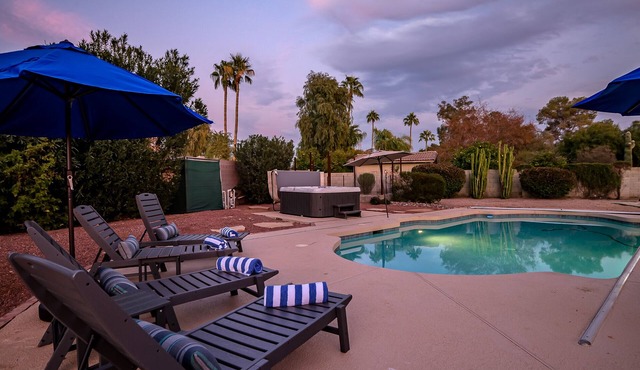 Thunderbird House and Casita w/Pool, Hot Tub, Pickleball, Basketball, and games