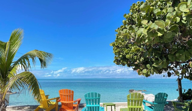 Tide's Edge-a Large 4B4B house in marvelous Marsh Harbour with AC, Private Dock