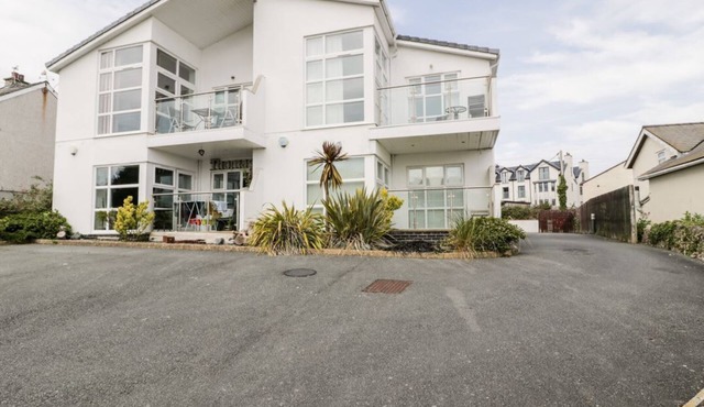 Tides: A Coastal Retreat in Benllech